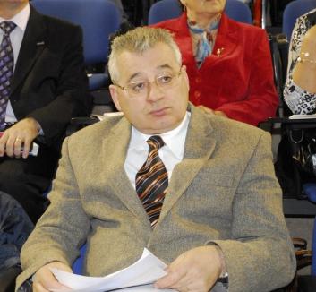 Decanul Horga cere suspendarea din funcţii a candidaţilor la Rectorat